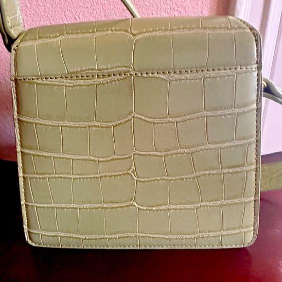 super cute fall green bag 💚 - Picture 2 of 4